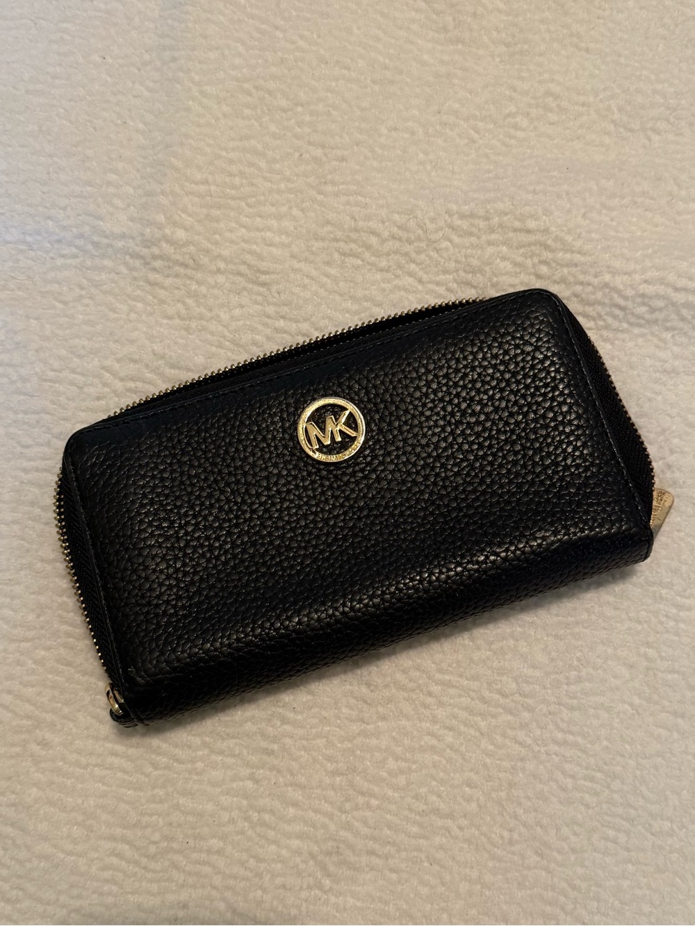 Michael Kors Fulton Large Black Pebbled Leather Smartphone Wristlet Wallet
